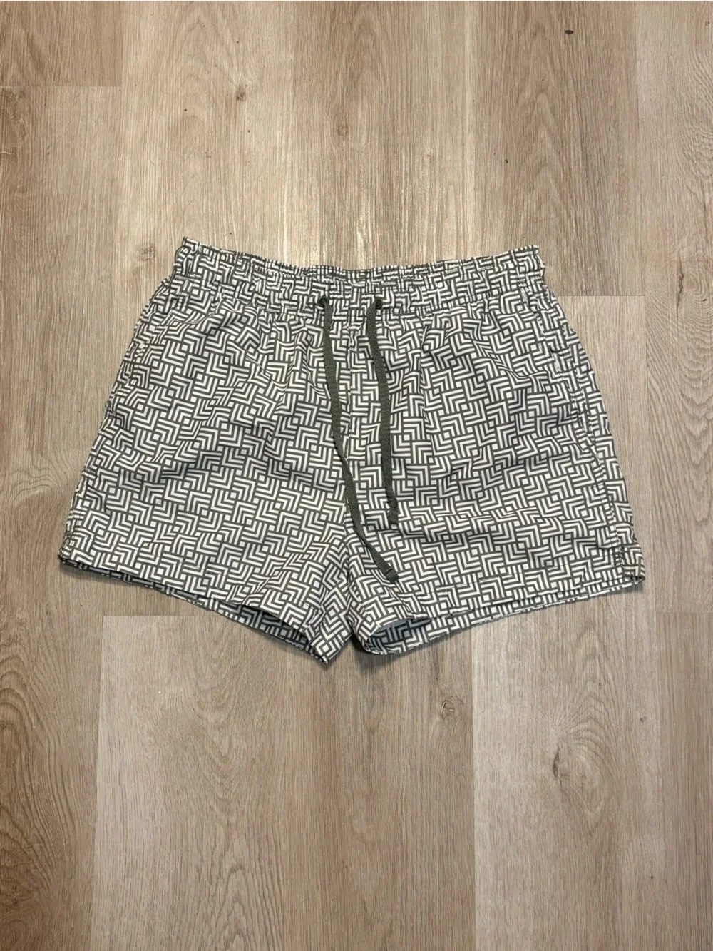 H&M Green & White Swim Trunks Size Medium Geometric Pattern Summer Beach